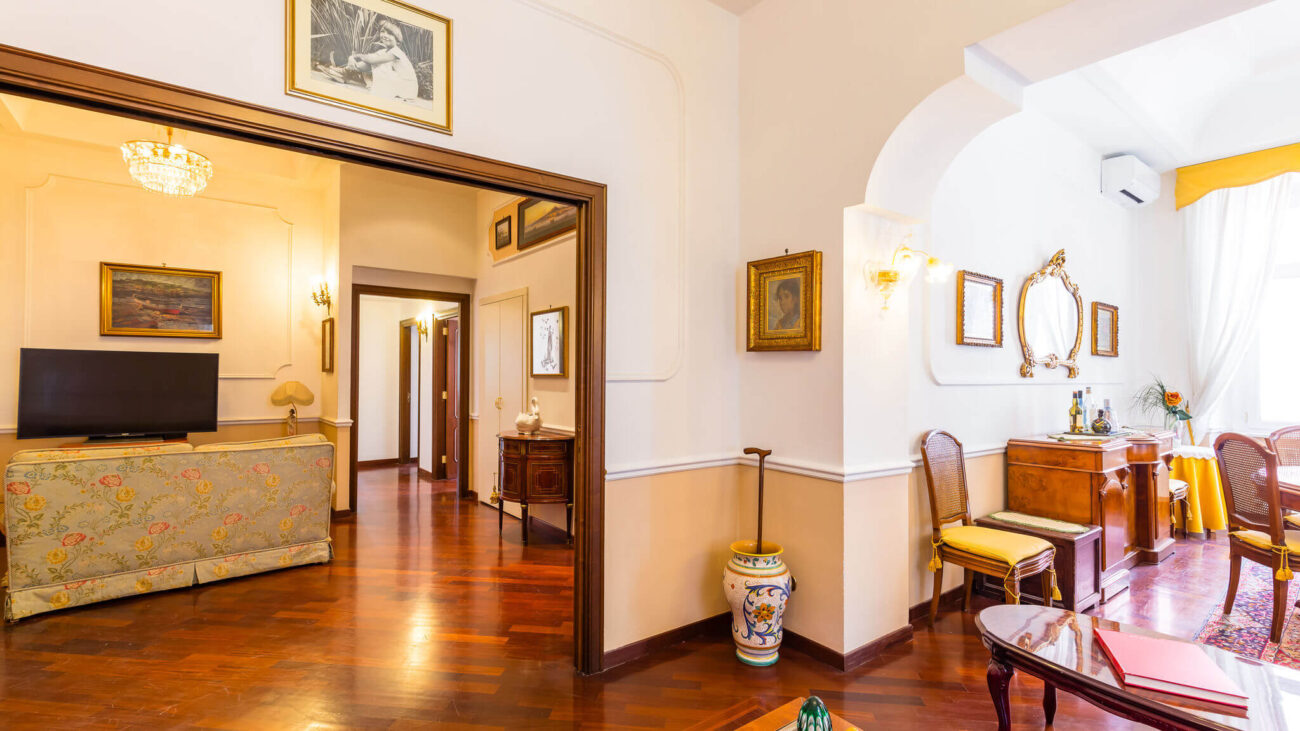 Grand Classic Apartment at San Martino - 16