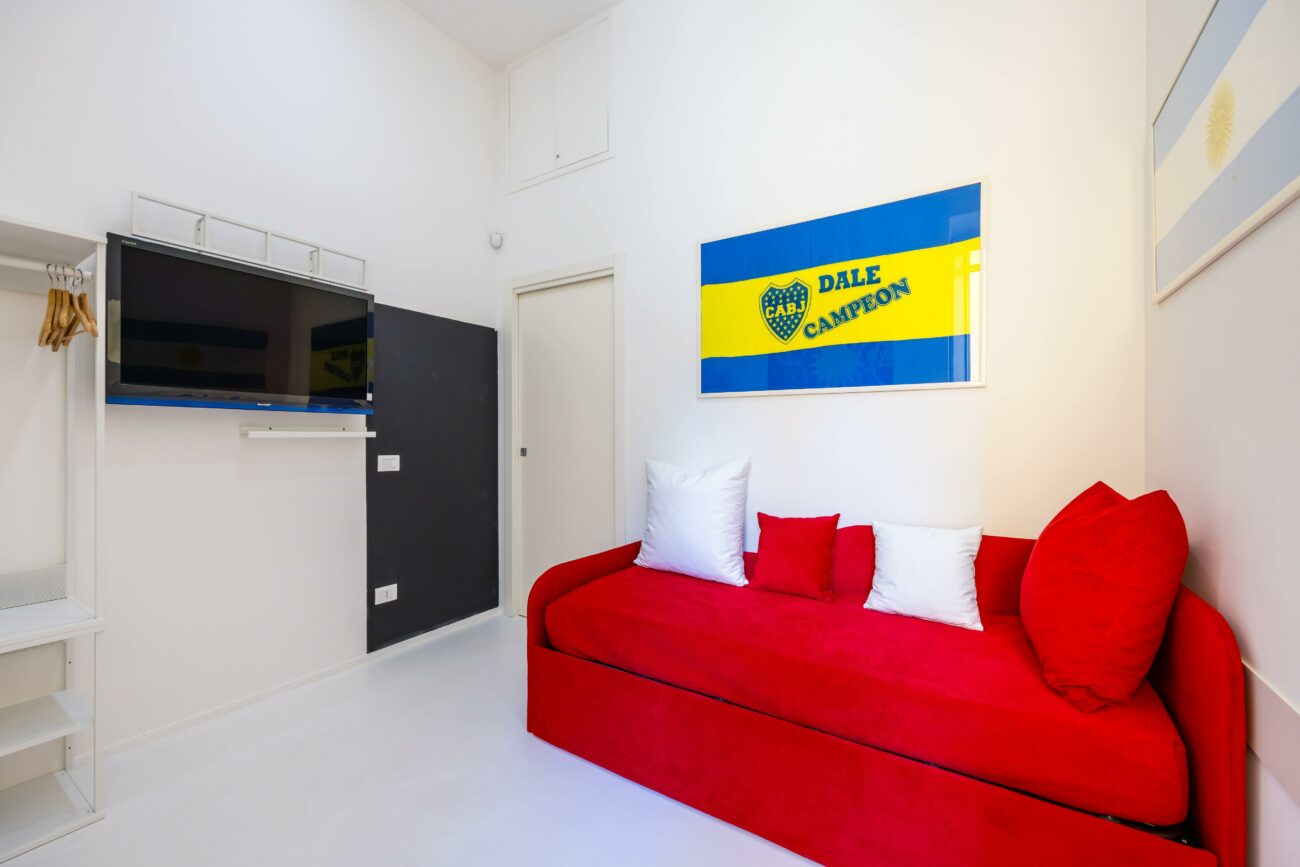 Morghen Red Passion and Pop Art by Napoliapartments - 27 min
